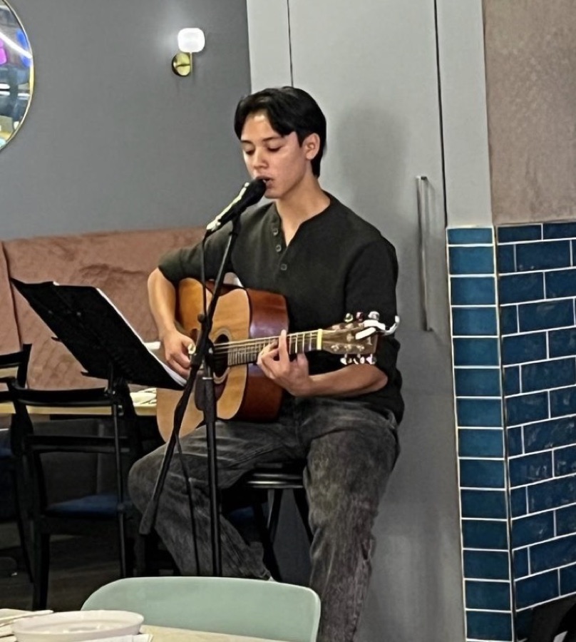 Liam performing live at Enzos Cucina restaurant